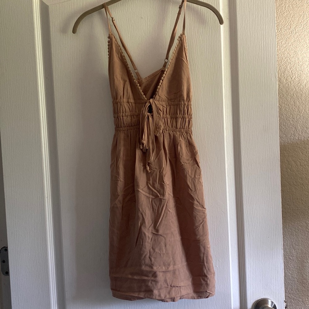 brown dress, crisscross back